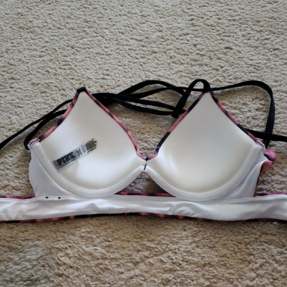 Bikini - Picture 2 of 3